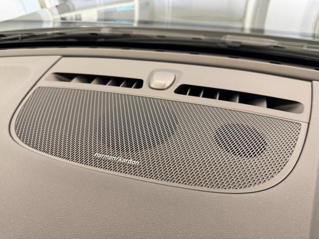 ＸＣ４０ Ｔ４　ＡＷＤ　インスクリプション　インテリセーフ標準　電動シート　レザーシート　シートヒーター　ハーマンカードンプレミアムオーディオ　センサスナビ　３６０°カメラ　ワイヤレススマートフォンチャージ　ダストボックス　ＥＴＣ　サンルーフ（20枚目）