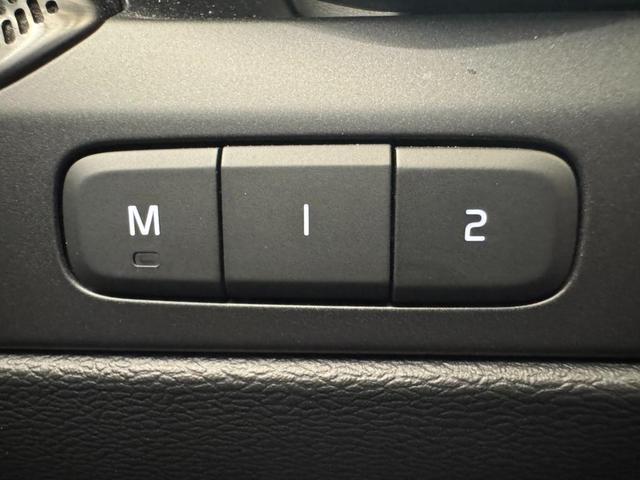 ＸＣ４０ Ｔ４　ＡＷＤ　インスクリプション　インテリセーフ標準　電動シート　レザーシート　シートヒーター　ハーマンカードンプレミアムオーディオ　センサスナビ　３６０°カメラ　ワイヤレススマートフォンチャージ　ダストボックス　ＥＴＣ　サンルーフ（30枚目）