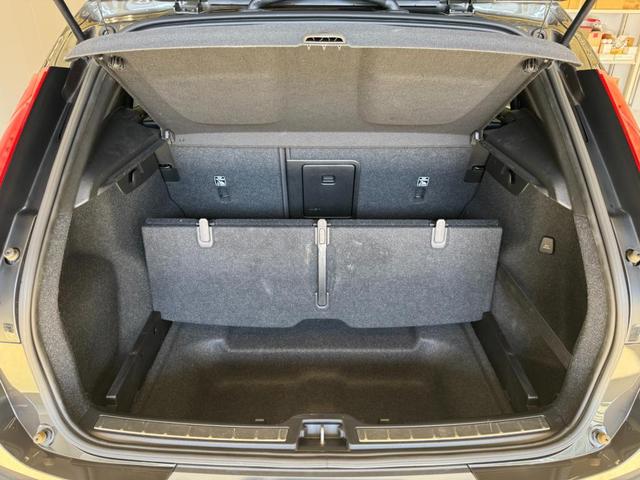 ＸＣ４０ Ｔ４　ＡＷＤ　インスクリプション　インテリセーフ標準　電動シート　レザーシート　シートヒーター　ハーマンカードンプレミアムオーディオ　センサスナビ　３６０°カメラ　ワイヤレススマートフォンチャージ　ダストボックス　ＥＴＣ　サンルーフ（43枚目）