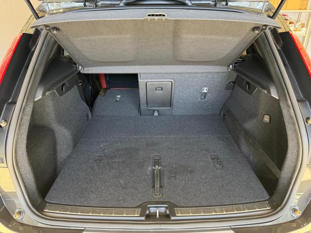 ＸＣ４０ Ｔ４　ＡＷＤ　インスクリプション　インテリセーフ標準　電動シート　レザーシート　シートヒーター　ハーマンカードンプレミアムオーディオ　センサスナビ　３６０°カメラ　ワイヤレススマートフォンチャージ　ダストボックス　ＥＴＣ　サンルーフ（45枚目）