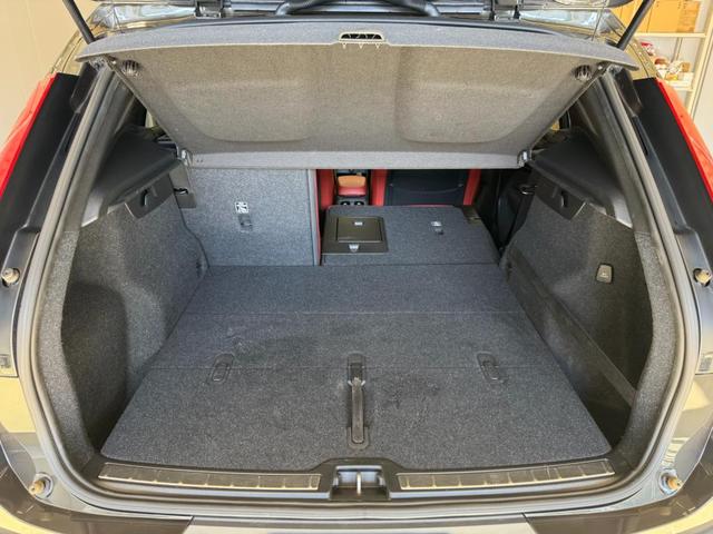 ＸＣ４０ Ｔ４　ＡＷＤ　インスクリプション　インテリセーフ標準　電動シート　レザーシート　シートヒーター　ハーマンカードンプレミアムオーディオ　センサスナビ　３６０°カメラ　ワイヤレススマートフォンチャージ　ダストボックス　ＥＴＣ　サンルーフ（46枚目）