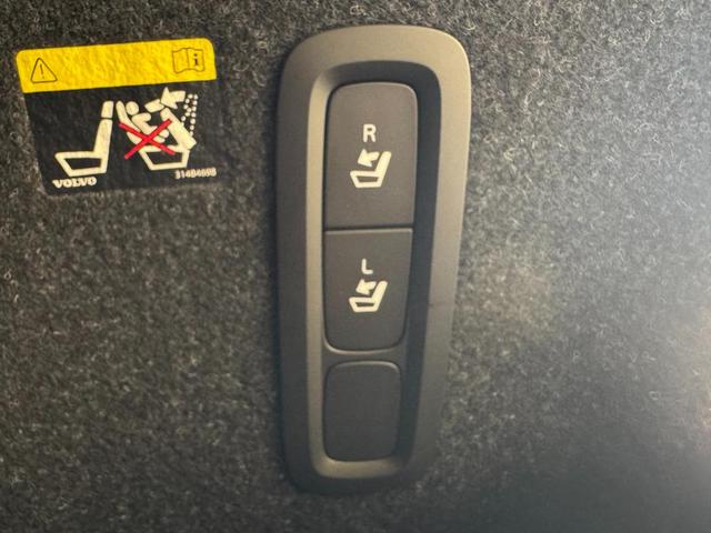 ＸＣ４０ Ｔ４　ＡＷＤ　インスクリプション　インテリセーフ標準　電動シート　レザーシート　シートヒーター　ハーマンカードンプレミアムオーディオ　センサスナビ　３６０°カメラ　ワイヤレススマートフォンチャージ　ダストボックス　ＥＴＣ　サンルーフ（49枚目）