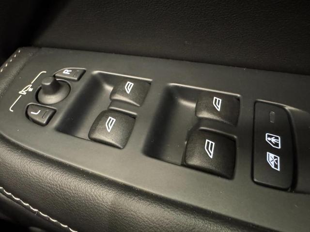 �㕔���Ȃł��q�l������h�A���J���Ȃ��悤�A�`���C���h���b�N�𑕔��B