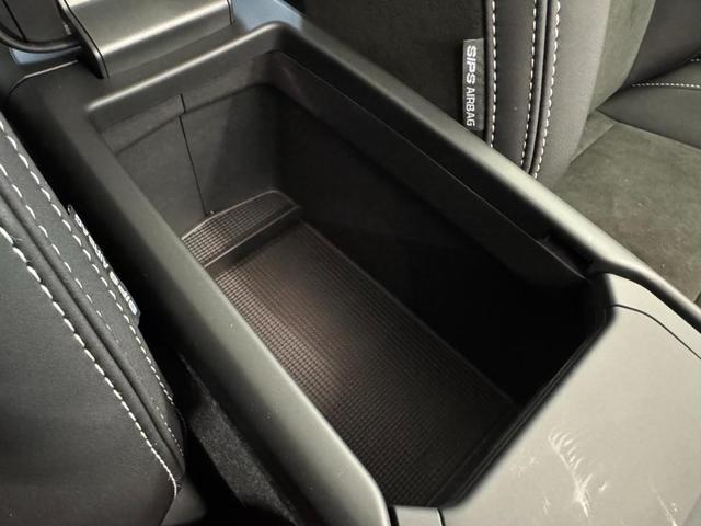 Ｃ４０リチャージ リチャージ　アルティメットシングルモーター　インテリセーフ標準　電動シート　シートヒーター　ステアリングホイールヒーター　ハーマンカードンプレミアムオーディオ　Ｇｏｏｇｌｅナビ　３６０°カメラ　ダストボックス　ガラスルーフ　パワーテールゲート（29枚目）