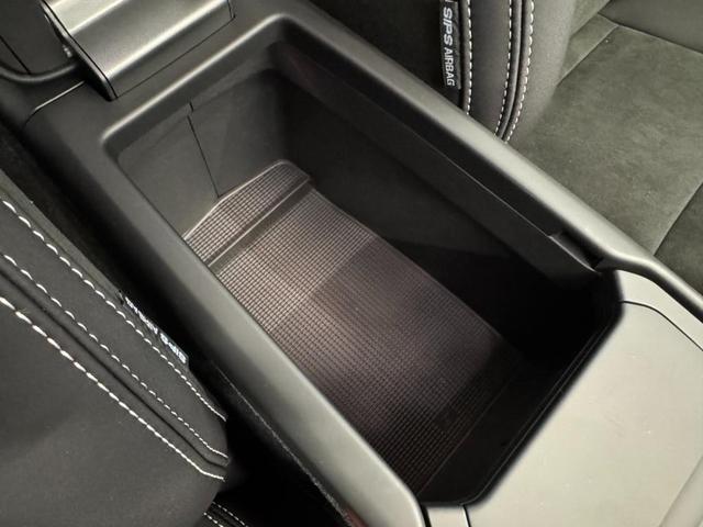 Ｃ４０リチャージ リチャージ　アルティメットシングルモーター　インテリセーフ標準　電動シート　シートヒーター　ステアリングホイールヒーター　ハーマンカードンプレミアムオーディオ　Ｇｏｏｇｌｅナビ　３６０°カメラ　ダストボックス　ガラスルーフ　パワーテールゲート（30枚目）