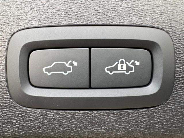 Ｃ４０リチャージ リチャージ　アルティメットシングルモーター　インテリセーフ標準　電動シート　シートヒーター　ステアリングホイールヒーター　ハーマンカードンプレミアムオーディオ　Ｇｏｏｇｌｅナビ　３６０°カメラ　ダストボックス　ガラスルーフ　パワーテールゲート（48枚目）