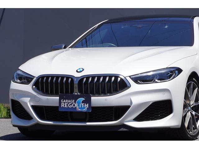 Ｍ８５０ｉ　ｘＤｒｉｖｅ　グランクーペ　電動サンシェード付パノラミックサンルーフ　ブラック＆ブラウンレザーシート　純正ナビ　地デジＴＶ　走行中可　３６０カメラ　ドラレコ　ハーマンカードン　インテリジェントパーソナルアシスタント(3枚目)