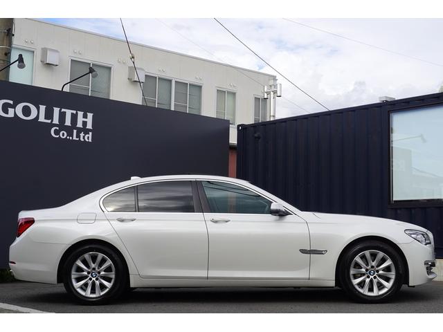 ７シリーズ ７４０ｉ　後期モデル　禁煙車　ベージュレザーシート　サンルーフ　純正ＨＤＤナビ　地デジフルセグＴＶ　ブルートゥース　リアビューカメラ　ミラーＥＴＣ　インテリジェントセーフティ　オートトランク　ヘッドアップ（17枚目）