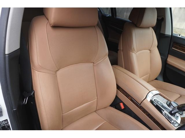 ７シリーズ ７４０ｉ　後期モデル　禁煙車　ベージュレザーシート　サンルーフ　純正ＨＤＤナビ　地デジフルセグＴＶ　ブルートゥース　リアビューカメラ　ミラーＥＴＣ　インテリジェントセーフティ　オートトランク　ヘッドアップ（37枚目）