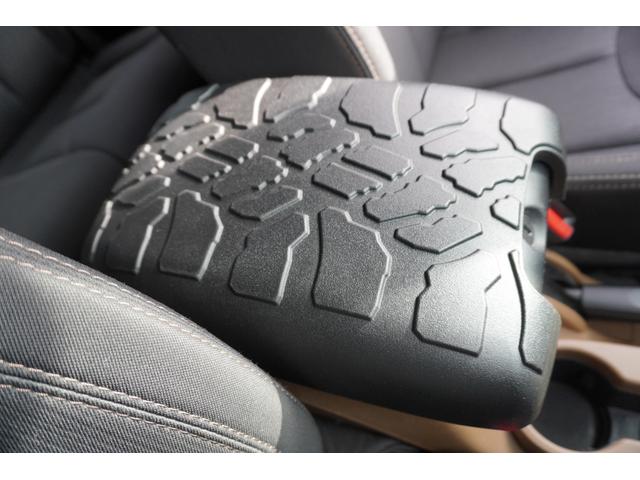 ジープ・ラングラー サハラ 後期モデル 2014〜2025毎年ディーラー記録有 禁煙 18インチAW カロッツェリアナビ 地デジTV 走行中可 ブルートゥース ドラレコ リア&サイドビューカメラ クルーズコントロール スペアキー(56枚目)