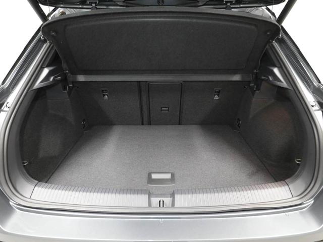 Ｔ－ロック ＴＳＩ　ブラックスタイル　認定中古車　アダクティブクルーズコントロール（全車速追従機能付き）　レーンキープアシスト　ブラインドスポットディテクション（後方死角検知機能）　パークディスタンスコントロール　リヤトラフィックアラート（20枚目）