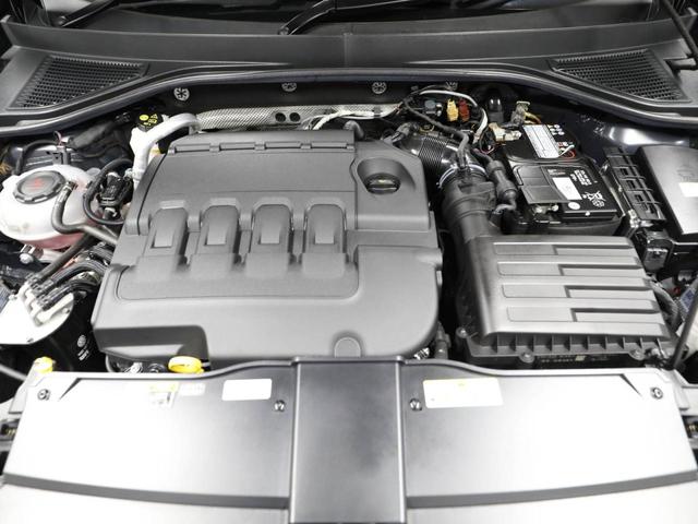 Ｔ－ロック ＴＤＩ　Ｒライン　認定中古車　アダクティブクルーズコントロール（全車速追従機能付き）　レーンキープアシスト　レーンチェンジアシスト　パークディスタンスコントロール　リヤトラフィックアラート　デジタルメータークラスター（9枚目）