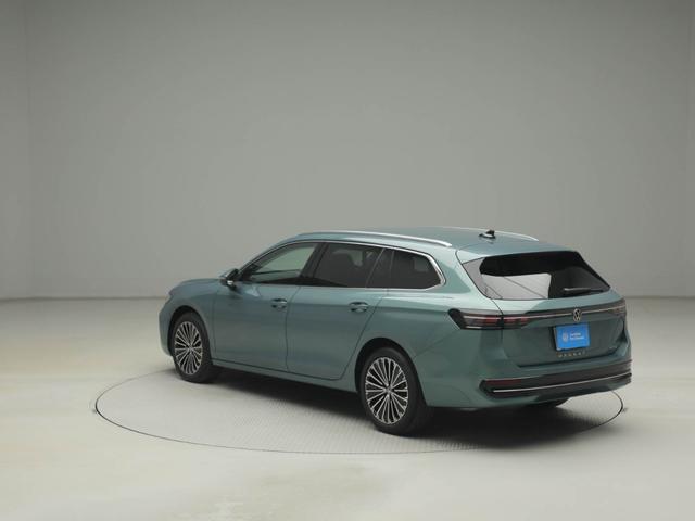 パサート eTSI エレガンス 認定中古車 アダクティブクルーズコントロール(全車速追従機能付き) レーンキープアシスト パークディスタンスコントロール リヤトラフィックアラート レーンチェンジアシスト デジタルメータークラスター(2枚目)