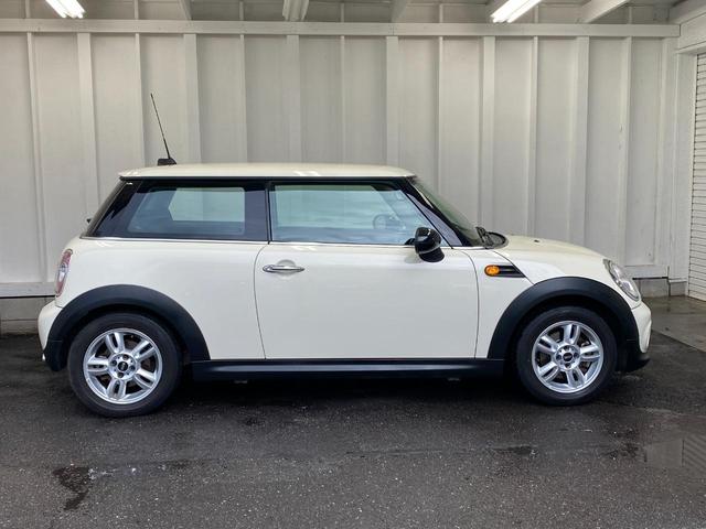ワン R56後期モデル プッシュスタート 後期ビックバンパー 後期テールライト MINI新品エンブレム 本革ステアリング ETC 後期クーパ―用純正15インチホイール 事故歴無し 禁煙車 正規ディーラー車(6枚目)
