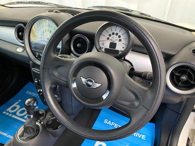 ワン R56後期モデル プッシュスタート 後期ビックバンパー 後期テールライト MINI新品エンブレム 本革ステアリング ETC 後期クーパ―用純正15インチホイール 事故歴無し 禁煙車 正規ディーラー車(9枚目)