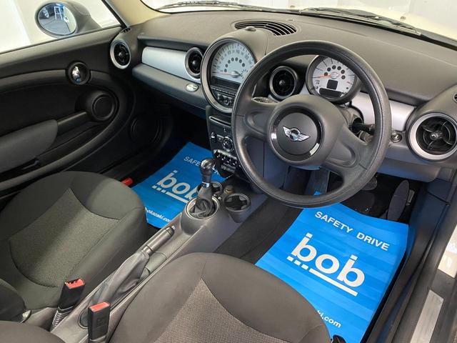 ワン R56後期モデル プッシュスタート 後期ビックバンパー 後期テールライト MINI新品エンブレム 本革ステアリング ETC 後期クーパ―用純正15インチホイール 事故歴無し 禁煙車 正規ディーラー車(10枚目)