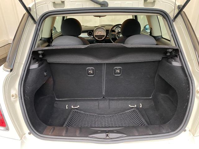 ワン R56後期モデル プッシュスタート 後期ビックバンパー 後期テールライト MINI新品エンブレム 本革ステアリング ETC 後期クーパ―用純正15インチホイール 事故歴無し 禁煙車 正規ディーラー車(13枚目)