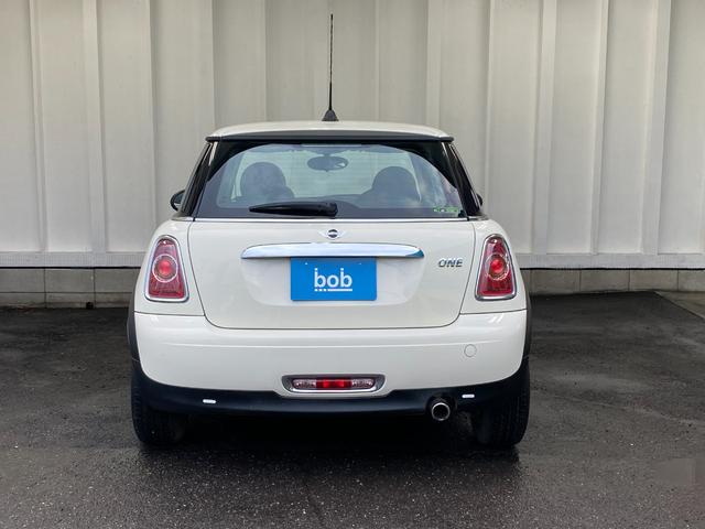 ワン R56後期モデル プッシュスタート 後期ビックバンパー 後期テールライト MINI新品エンブレム 本革ステアリング ETC 後期クーパ―用純正15インチホイール 事故歴無し 禁煙車 正規ディーラー車(25枚目)