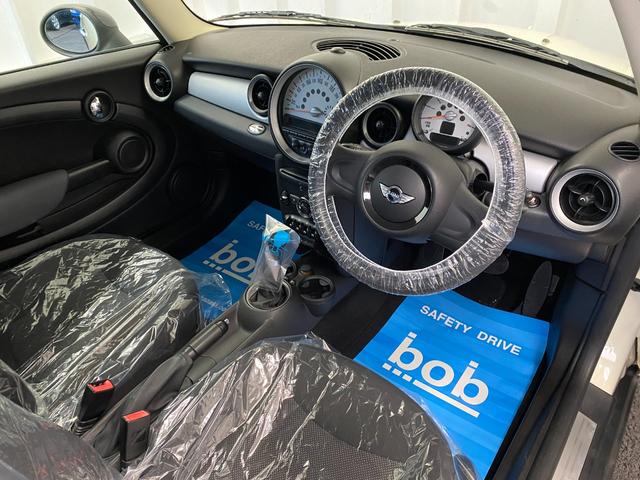 ワン R56後期モデル プッシュスタート 後期ビックバンパー 後期テールライト MINI新品エンブレム 本革ステアリング ETC 後期クーパ―用純正15インチホイール 事故歴無し 禁煙車 正規ディーラー車(34枚目)