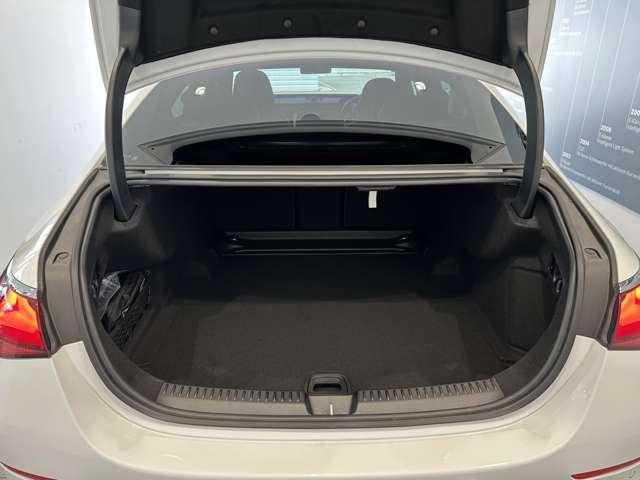 Ｅクラス Ｅ２２０ｄ　アバンギャルド　ＡＭＧラインパッケージ　（ＩＳＧ搭載モデル）ディーゼルターボ　ＭＰ２０２４０１　デジタルインテリアＰＫＧ　アドバンスドＰＫＧ　レザーエクスクルーシブパッケージ　元デモカー（10枚目）