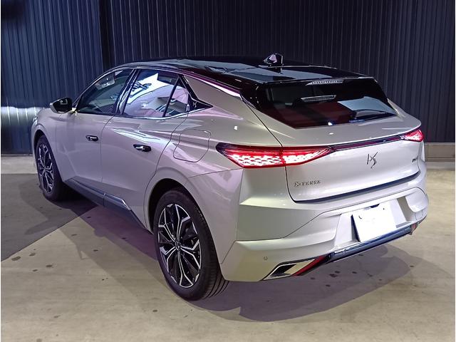 �e�[���Ɍ����Ċ��炩�Ȍʂ�`�����[�t�ɁA�T�C�h�E�B���h�E����s������郉�C������ۓI�ł��B���{�ԗ��͕��Д[�Ԑ����Z���^�[�ɂēW�����A�����ɂȂ���ۂ͎��O�ɓ��X�܂ł��A����������