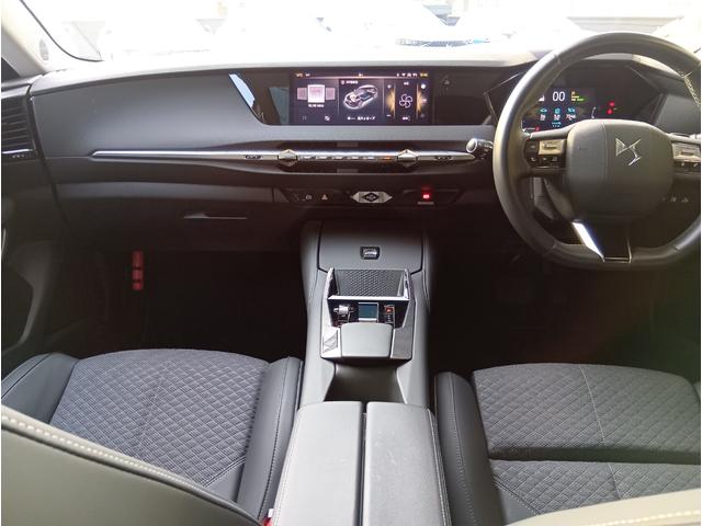 �E�����F�T���H�A�t�F�[���i�p���̏��̋Z�j�����߂�ꂽ�A�㎿�ȃC���e���A�B�o�T���g�u���b�N�̃��U�[�ɂ�藎�������������ɂȂ��Ă��܂��B