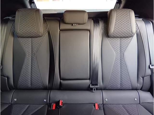 �E�㕔���ȁF�R�l�|���̌㕔���Ȃł��B�Z���^�[�ɂ̓h�����N�z���_�[�t���̃A�[�����X�g�𑕔��B���{�ԗ��͕��Д[�Ԑ����Z���^�[�ɂēW�����A�����ɂȂ���ۂ͎��O�ɓ��X�܂ł��A����������