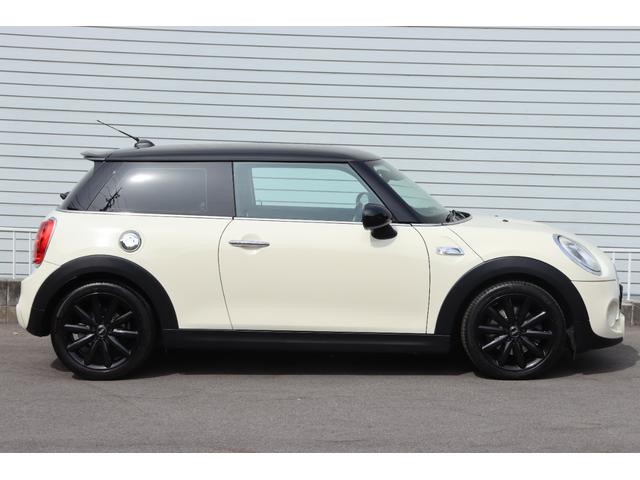 ＭＩＮＩ クーパーＳ　専用エクステリア・ＭＩＮＩエキサイトメントｐｋｇ・ライトｐｋｇ・スポーツステアリング・オートライト・ＬＥＤヘッドライト・ＬＥＤフォグ・純正ＯＰ１７インチＡＷ・スマートキー・純正ナビ・Ｂｌｕｅｔｏｏｔｈ（30枚目）