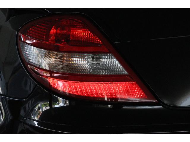 SLK SLK200コンプレッサー スポーツED 250台限定車・特別仕様・電動オープン・エアスカーフ・シートヒーター・レッドシートベルト・Rスポイラー・専用18インチAW・レッドステッチ黒革シート・レッドキャリパー仕様・車幅センサー・HIDライト(16枚目)