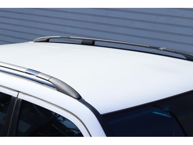 Cクラスステーションワゴン C200ステーションワゴン ネオクラシック・正規ディーラー車・ディーラーユーザー使用歴車・専用ファブリックシート・15インチAW・社外オーディオ・オートAC・トノカバー・スペアキー・カーボン調パネル・ネオクラモデル・スペアタイヤ(4枚目)