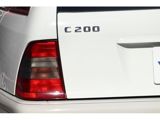 Cクラスステーションワゴン C200ステーションワゴン ネオクラシック・正規ディーラー車・ディーラーユーザー使用歴車・専用ファブリックシート・15インチAW・社外オーディオ・オートAC・トノカバー・スペアキー・カーボン調パネル・ネオクラモデル・スペアタイヤ(15枚目)