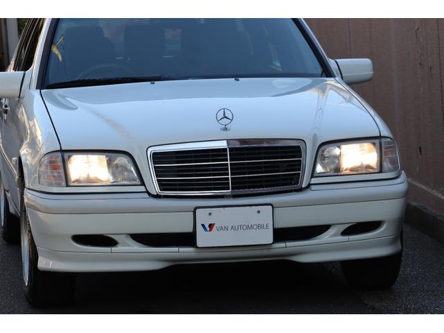 Cクラスステーションワゴン C200ステーションワゴン ネオクラシック・正規ディーラー車・ディーラーユーザー使用歴車・専用ファブリックシート・15インチAW・社外オーディオ・オートAC・トノカバー・スペアキー・カーボン調パネル・ネオクラモデル・スペアタイヤ(23枚目)