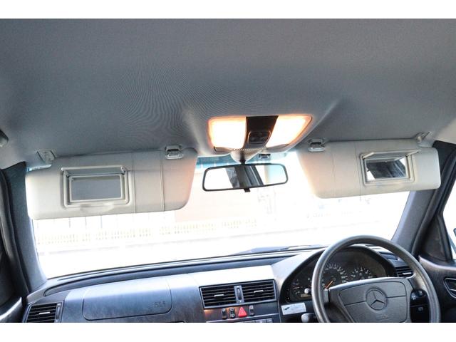 Cクラスステーションワゴン C200ステーションワゴン ネオクラシック・正規ディーラー車・ディーラーユーザー使用歴車・専用ファブリックシート・15インチAW・社外オーディオ・オートAC・トノカバー・スペアキー・カーボン調パネル・ネオクラモデル・スペアタイヤ(30枚目)