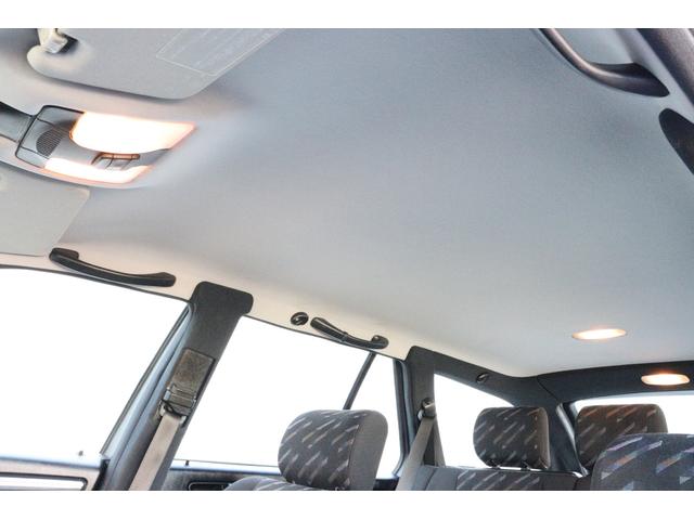 Cクラスステーションワゴン C200ステーションワゴン ネオクラシック・正規ディーラー車・ディーラーユーザー使用歴車・専用ファブリックシート・15インチAW・社外オーディオ・オートAC・トノカバー・スペアキー・カーボン調パネル・ネオクラモデル・スペアタイヤ(42枚目)