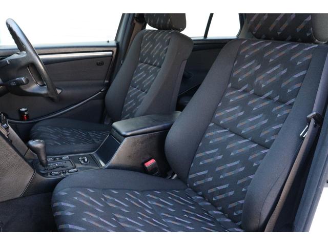 Cクラスステーションワゴン C200ステーションワゴン ネオクラシック・正規ディーラー車・ディーラーユーザー使用歴車・専用ファブリックシート・15インチAW・社外オーディオ・オートAC・トノカバー・スペアキー・カーボン調パネル・ネオクラモデル・スペアタイヤ(44枚目)