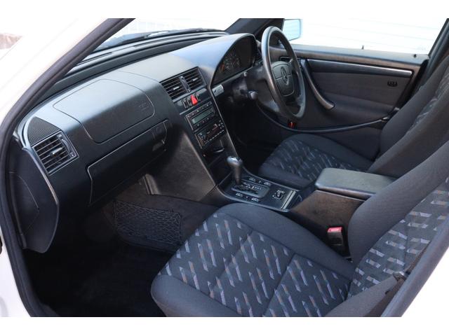 Cクラスステーションワゴン C200ステーションワゴン ネオクラシック・正規ディーラー車・ディーラーユーザー使用歴車・専用ファブリックシート・15インチAW・社外オーディオ・オートAC・トノカバー・スペアキー・カーボン調パネル・ネオクラモデル・スペアタイヤ(45枚目)