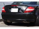 SLK200コンプレッサー スポーツED 250台限定車・特別仕様・電動オープン・エアスカーフ・シートヒーター・レッドシートベルト・Rスポイラー・専用18インチAW・レッドステッチ黒革シート・レッドキャリパー仕様・車幅センサー・HIDライト(21枚目)