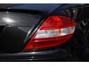 SLK200コンプレッサー スポーツED 250台限定車・特別仕様・電動オープン・エアスカーフ・シートヒーター・レッドシートベルト・Rスポイラー・専用18インチAW・レッドステッチ黒革シート・レッドキャリパー仕様・車幅センサー・HIDライト(22枚目)