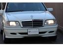 C200ステーションワゴン ネオクラシック・正規ディーラー車・ディーラーユーザー使用歴車・専用ファブリックシート・15インチAW・社外オーディオ・オートAC・トノカバー・スペアキー・カーボン調パネル・ネオクラモデル・スペアタイヤ(23枚目)