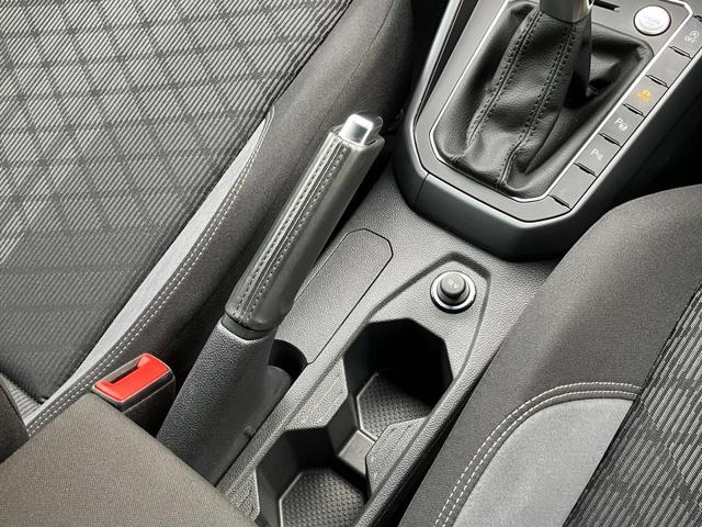 ポロ TSI Rライン IQライト ACC トラベルアシスト デジタルメーター レーンアシスト 後方死角検知機能 障害物センサー バックカメラ App-Connect ワイヤレスチャージ パドルシフト ETC 認定中古車(28枚目)