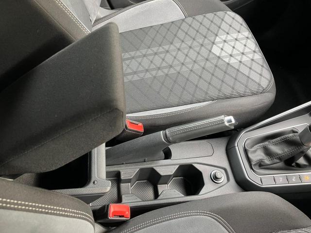 ポロ TSI Rライン IQライト ACC トラベルアシスト デジタルメーター レーンアシスト 後方死角検知機能 障害物センサー バックカメラ App-Connect ワイヤレスチャージ パドルシフト ETC 認定中古車(30枚目)