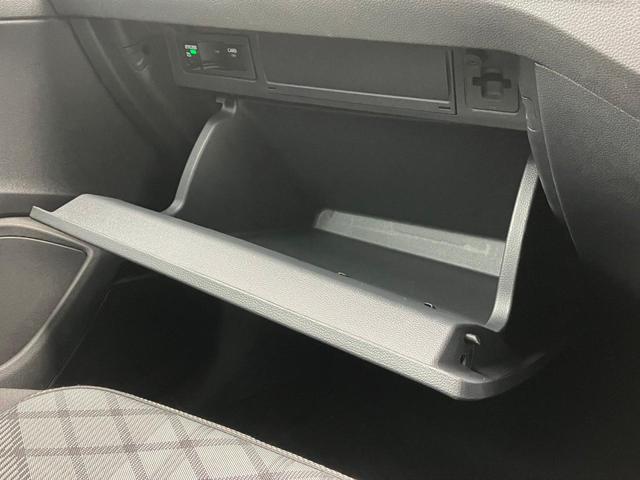 ポロ TSI Rライン IQライト ACC トラベルアシスト デジタルメーター レーンアシスト 後方死角検知機能 障害物センサー バックカメラ App-Connect ワイヤレスチャージ パドルシフト ETC 認定中古車(33枚目)