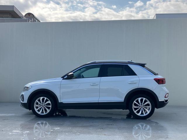 Ｔ－ロック ＴＳＩ　スタイル　禁煙車　ＩＱ．ＬＩＧＨＴ　トラベルアシスト　Ａｐｐ－Ｃｏｎｎｅｃｔ　ブラインドスポット　バックカメラ　リヤトラフィックアラート　ワイヤレスチャージ　デジタルメーター　レーンアシスト　１７インチＡＷ（5枚目）