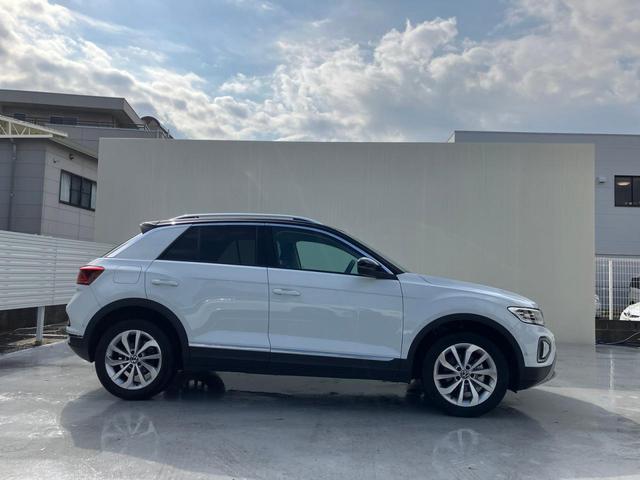 Ｔ－ロック ＴＳＩ　スタイル　禁煙車　ＩＱ．ＬＩＧＨＴ　トラベルアシスト　Ａｐｐ－Ｃｏｎｎｅｃｔ　ブラインドスポット　バックカメラ　リヤトラフィックアラート　ワイヤレスチャージ　デジタルメーター　レーンアシスト　１７インチＡＷ（9枚目）