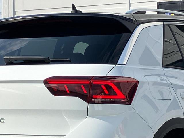 Ｔ－ロック ＴＳＩ　スタイル　禁煙車　ＩＱ．ＬＩＧＨＴ　トラベルアシスト　Ａｐｐ－Ｃｏｎｎｅｃｔ　ブラインドスポット　バックカメラ　リヤトラフィックアラート　ワイヤレスチャージ　デジタルメーター　レーンアシスト　１７インチＡＷ（15枚目）