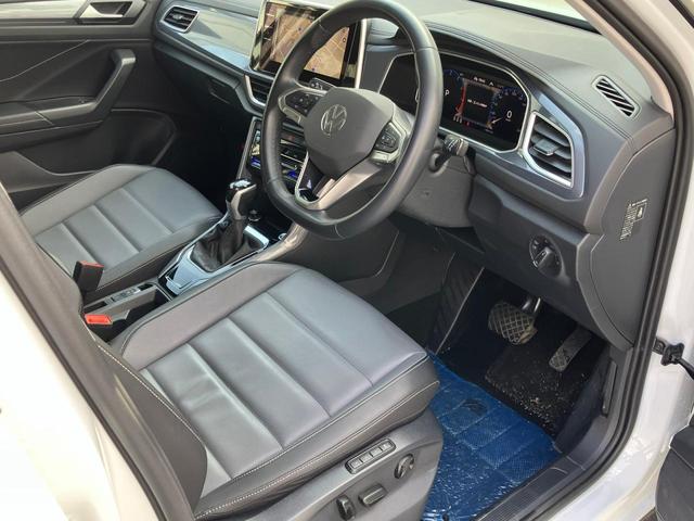 Ｔ－ロック ＴＳＩ　スタイル　禁煙車　ＩＱ．ＬＩＧＨＴ　トラベルアシスト　Ａｐｐ－Ｃｏｎｎｅｃｔ　ブラインドスポット　バックカメラ　リヤトラフィックアラート　ワイヤレスチャージ　デジタルメーター　レーンアシスト　１７インチＡＷ（41枚目）