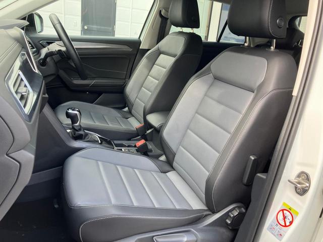 Ｔ－ロック ＴＳＩ　スタイル　禁煙車　ＩＱ．ＬＩＧＨＴ　トラベルアシスト　Ａｐｐ－Ｃｏｎｎｅｃｔ　ブラインドスポット　バックカメラ　リヤトラフィックアラート　ワイヤレスチャージ　デジタルメーター　レーンアシスト　１７インチＡＷ（47枚目）