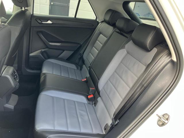 Ｔ－ロック ＴＳＩ　スタイル　禁煙車　ＩＱ．ＬＩＧＨＴ　トラベルアシスト　Ａｐｐ－Ｃｏｎｎｅｃｔ　ブラインドスポット　バックカメラ　リヤトラフィックアラート　ワイヤレスチャージ　デジタルメーター　レーンアシスト　１７インチＡＷ（48枚目）