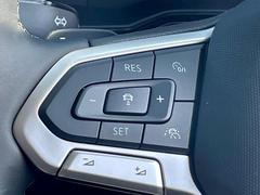 エアコンなどのスイッチ類は運転中でも操作しやすい位置に配置されております 3