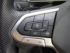 エアコンなどのスイッチ類は運転中でも操作しやすい位置に配置されております 4
